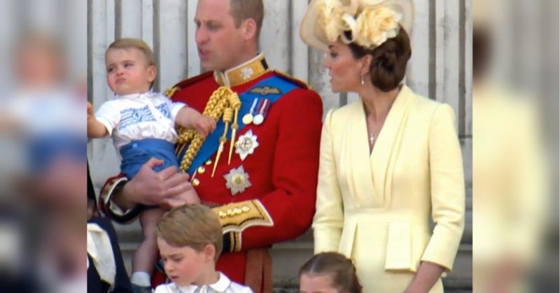 Общество: Звездой королевского выхода на балкон стал младший сын Кейт Миддлтон и принца Уильяма – принц Луи (фото)