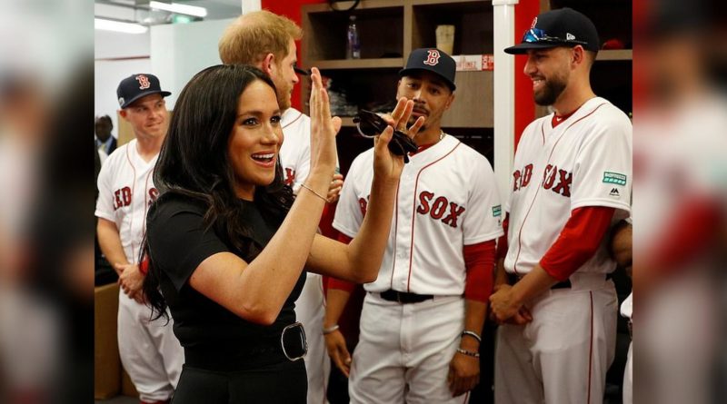 Спорт: Меган Маркл и принц Гарри побывали в раздевалках американских бейсболистов перед игрой