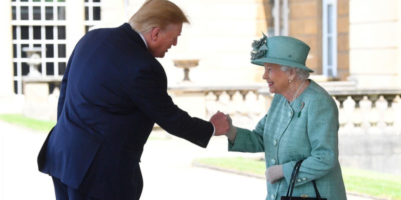 Общество: Трамп встретился с королевой Великобритании — видео