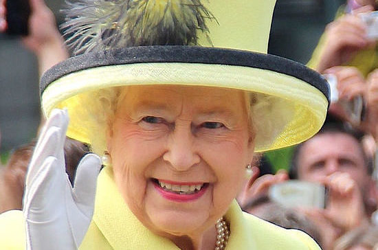 Общество: Королева Великобритании поздравила россиян с национальным праздником