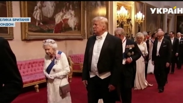Без рубрики: Приезд Трампа в Лондон: королевские почести во дворце и жесткая критика на улицах