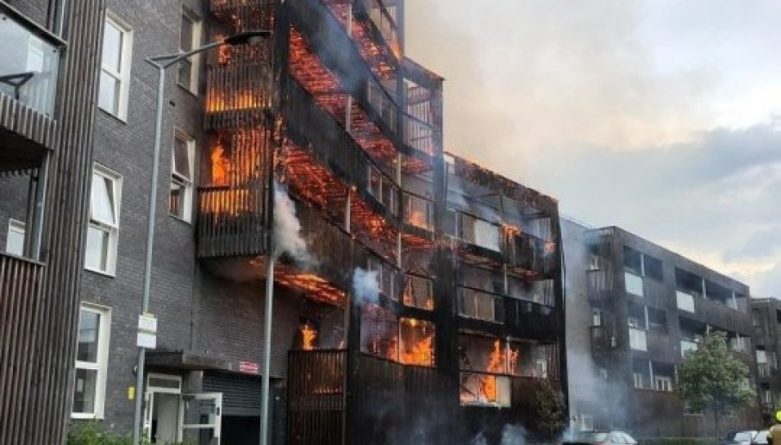 В восточных кварталах Лондона вспыхнул крупный пожар 10062019 Общество: В восточных кварталах Лондона вспыхнул крупный пожар