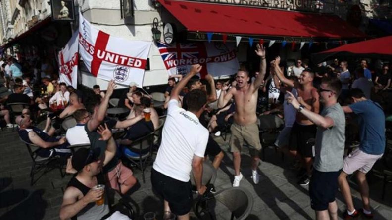 Общество: Британские футбольные хулиганы устроили жестокие развлечения в Португалии