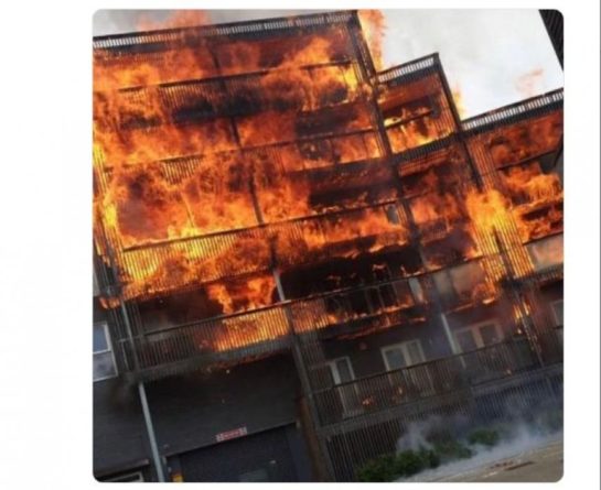 Общество: В Лондоне страшный пожар полностью разрушил двадцать квартир в доме