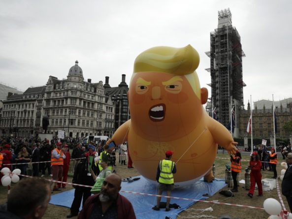 Общество: В Лондоне в небо запустили «малыша Трампа» (ФОТО, ВИДЕО)