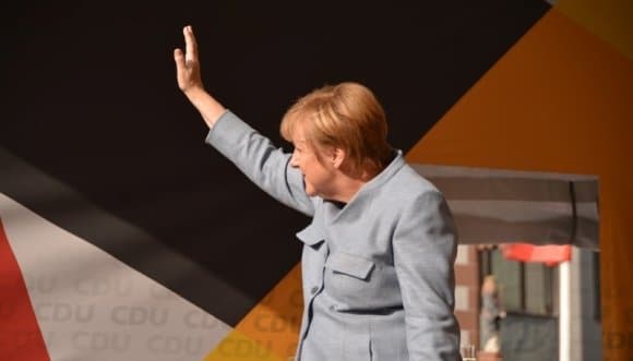 Британские СМИ увидели в жесте Меркель на G-20 тайный символ иллюминатов