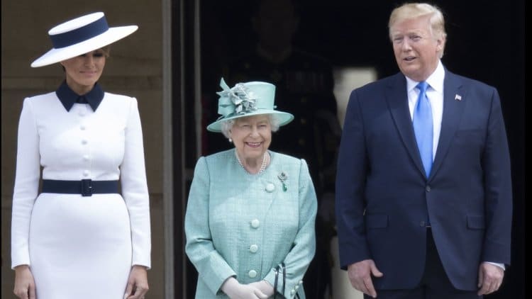 Общество: Появилось видео встречи Трампа и Елизаветы II в Лондоне