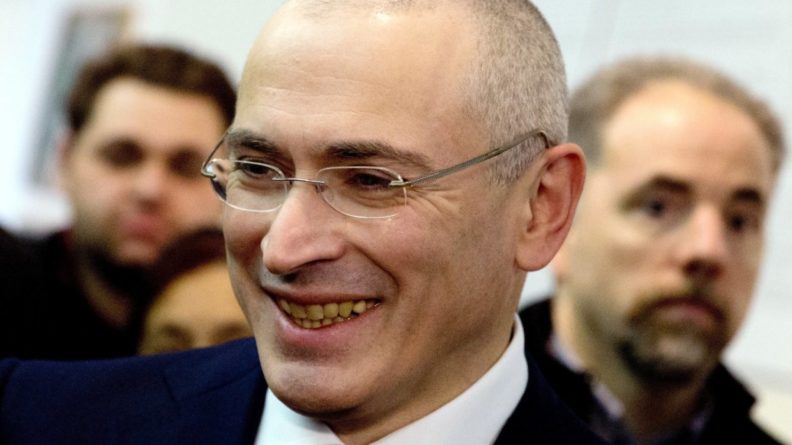 Общество: Сенатор Морозов поставил на место беглого олигарха Ходорковского