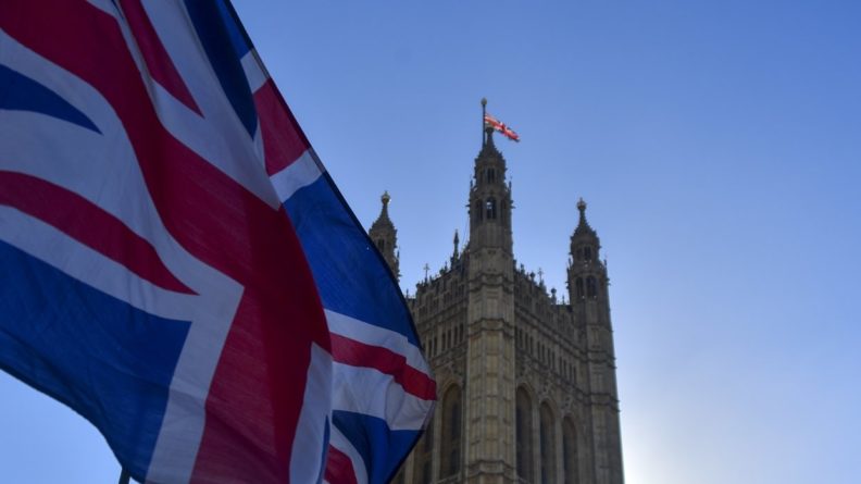 Общество: Лондон назвал условие для улучшения отношений с Россией
