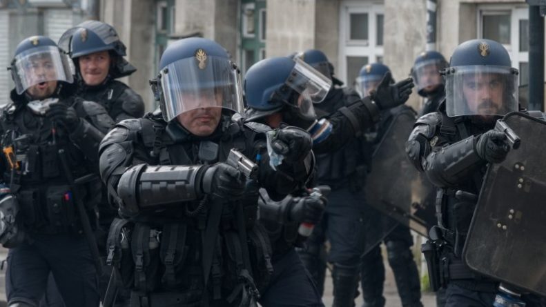 Общество: Полицейский беспредел Запада против демонстрантов немыслим в России