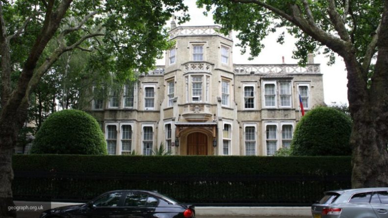 Общество: Посольство РФ в Великобритании предупредило о всплеске уличного насилия