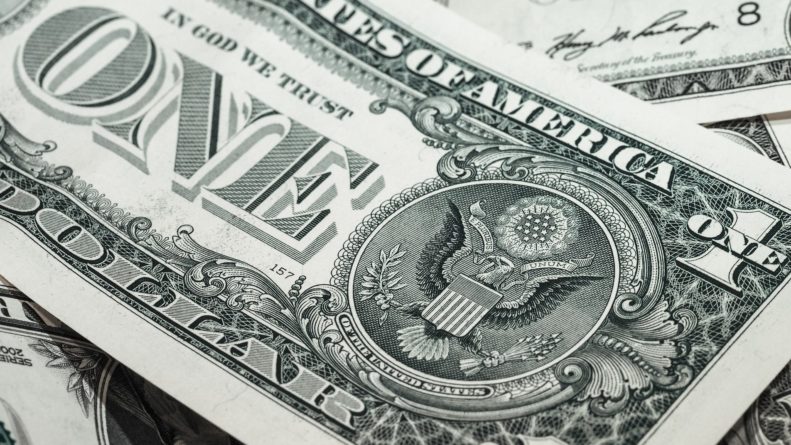 Курс доллара впервые с августа 2018 опустился до 63 рублей 20062019 Общество: Курс доллара впервые с августа 2018 опустился до 63 рублей