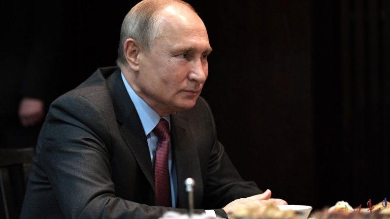 Общество: Путин заявил о готовности России работать с любым премьером Британии