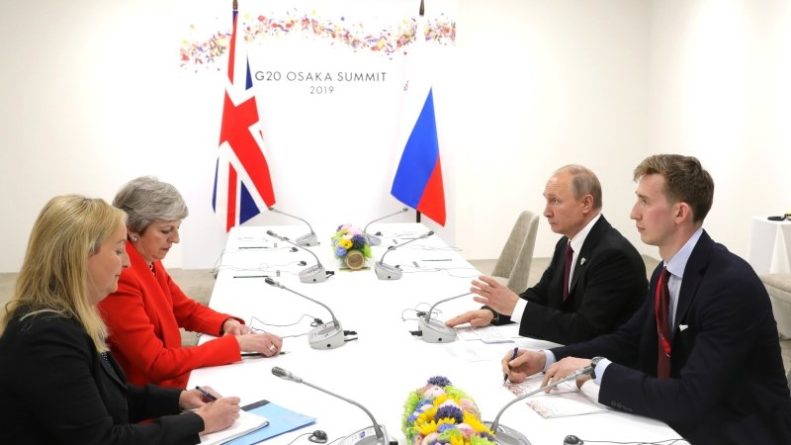 Общество: Путин назвал встречу с Мэй позитивным шагом в отношениях РФ и Британии