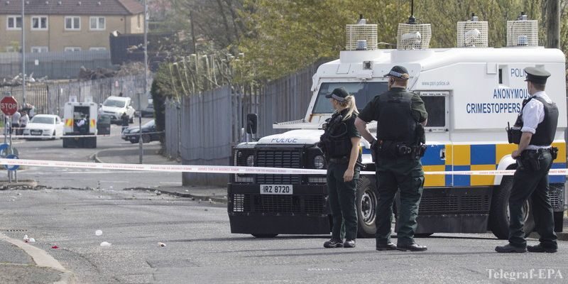 Происшествия: Полиция в Белфасте обезвредила бомбу, прикрепленную к патрульному автомобилю