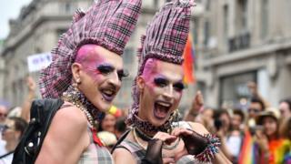 Общество: Субботний гей-парад в Лондоне обещает стать крупнейшим в истории