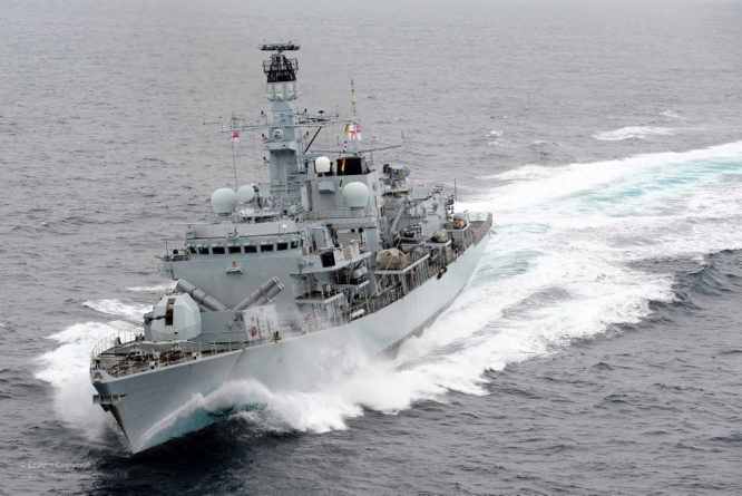 Общество: В США заявили о попытке кораблей Ирана задержать британский танкер; Тегеран это отрицает