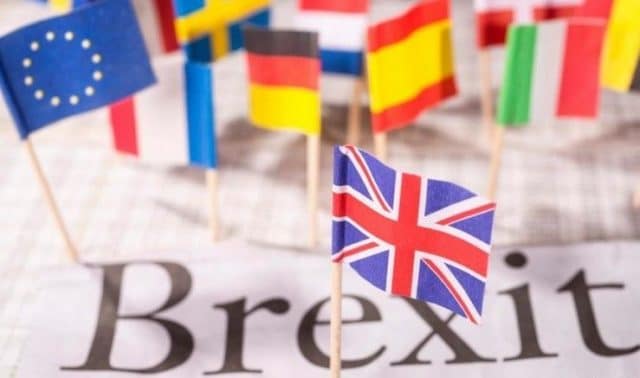 Общество: Великобритания готова покинуть Евросоюз осенью без сделки