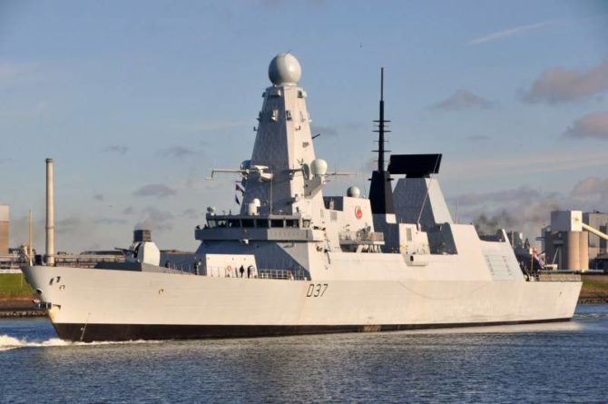 Общество: Британия отправляет в район Персидского залива второй корабль