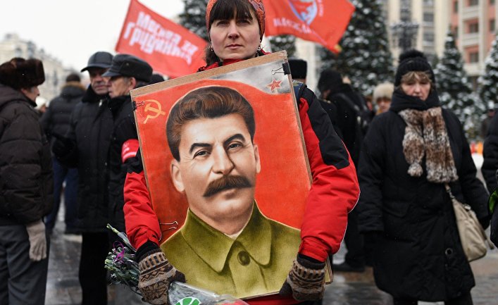 Политика: The Guardian (Великобритания): путинская Россия реабилитирует Сталина, но мы не должны этого допустить