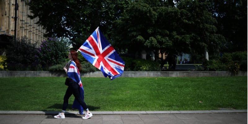 Общество: Британский парламент поддержал поправку, которая усложняет возможность выхода страны из ЕС без сделки