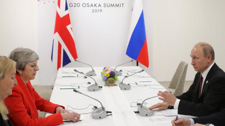Политика: Песков рассказал о переговорах о торгово-экономических отношениях с Британией на G20
