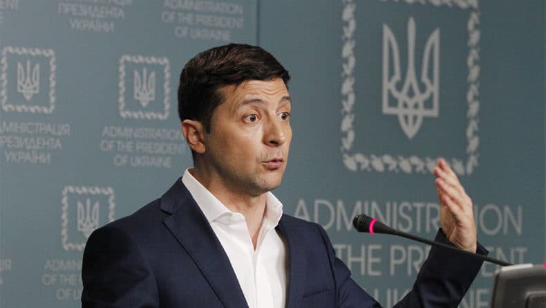 Общество: Зеленский предложил Путину провести встречу по урегулированию конфликта в Донбассе