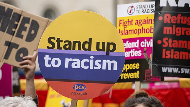 Общество: В Англії за 5 лет вдвое увеличились проявления расизма и исламофобии