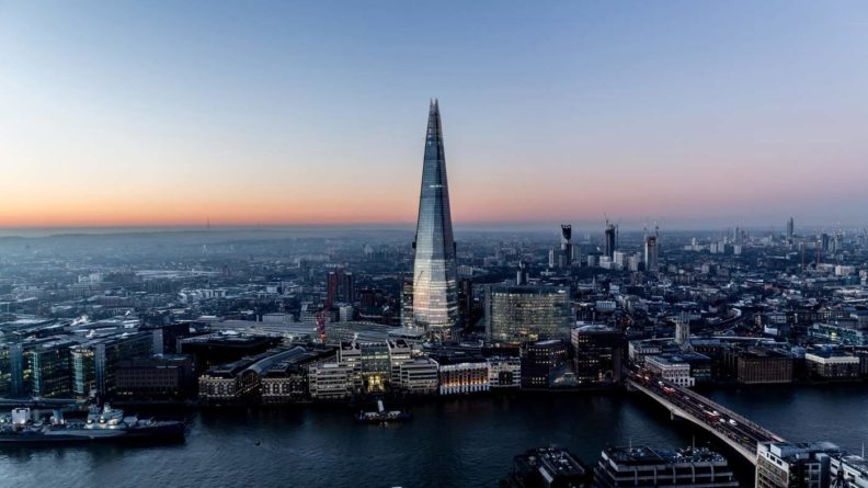 Общество: В Лондоне альпинист без страховки покорил 310-метровый небоскреб
