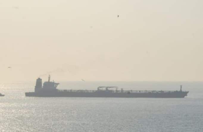 Великобритания перехватила танкер, незаконно поставляющий нефть в Сирию