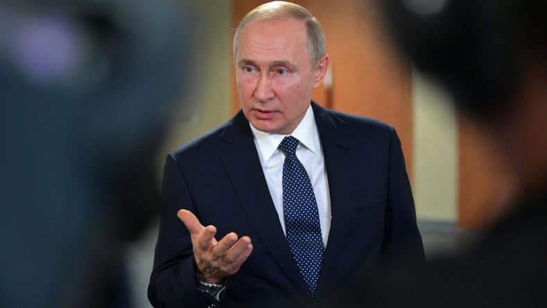 Общество: Путин оценил возможность отравления Скрипаля спецслужбами Британии