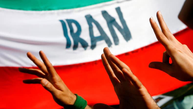 Общество: В Иране нашли способ ослабить напряженность в отношениях с Британией