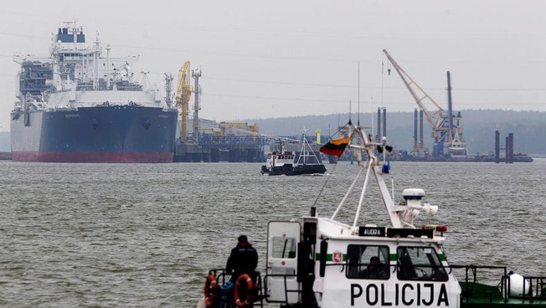 Общество: Иран вызвал на ковер посла Британии из-за задержания танкера в Гибралтаре