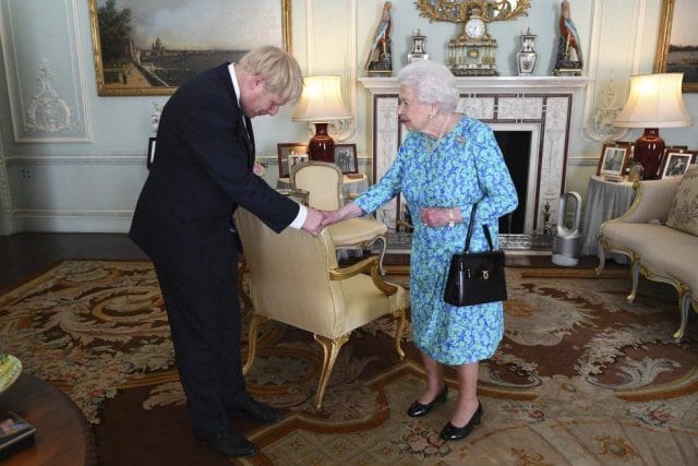 Общество: Те, кто ставят против Великобритании, проиграют пари. Борис Джонсон на приеме у королевы Елизаветы II (ФОТО)
