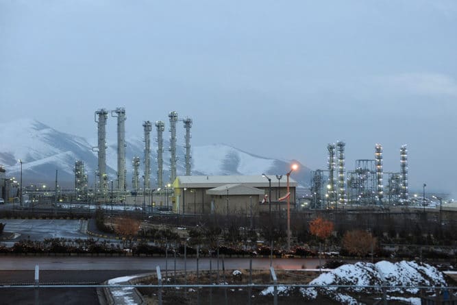 Общество: Иран сообщил о решении превысить норму обогащения урана