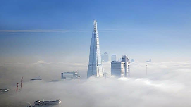 Общество: В Лондоне мужчина лез на 310-метровый небоскреб без подстраховки