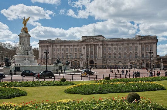 Общество: Английские монархи выкупили Букингемский дворец у герцога