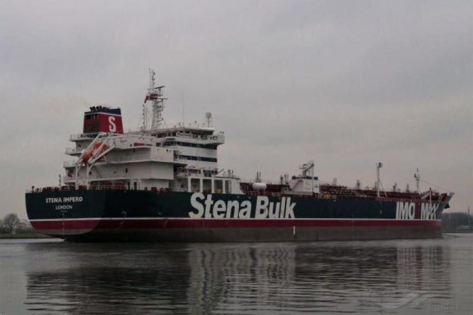 Общество: Нападение на танкер Ормузский пролив: Британская Cobra заставит Иран пожалеть о нападении на нефтяной танкер