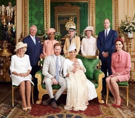 Общество: Королева Елизавета проигнорировала церемонию крещения сына принца Гарри и Меган Маркл
