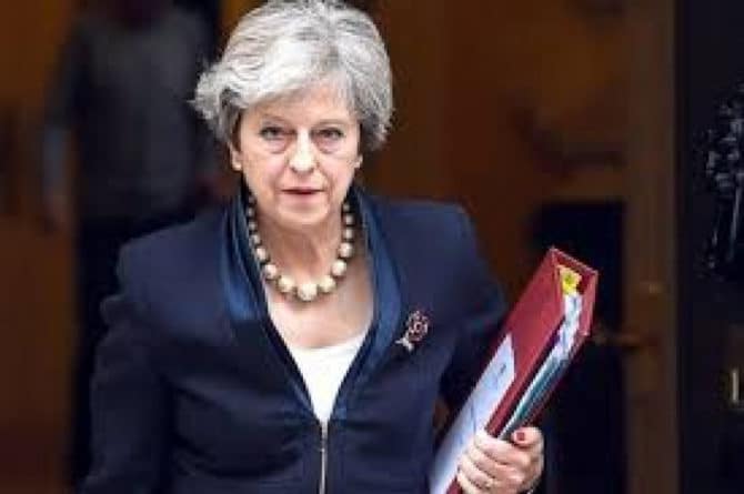 Общество: Тереза Мэй покидает пост главы правительства Британии
