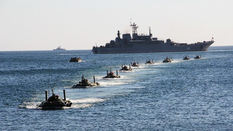 Общество: ЧФ РФ следит за британским эсминцем и фрегатом США в Черном море