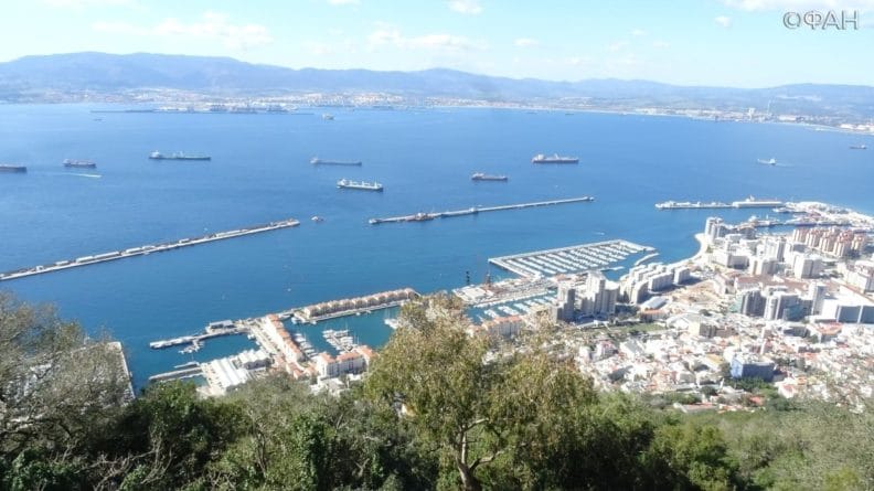 Происшествия: Евросоюз оставил народ Сирии без топлива, задержав в Гибралтаре супертанкер с нефтью