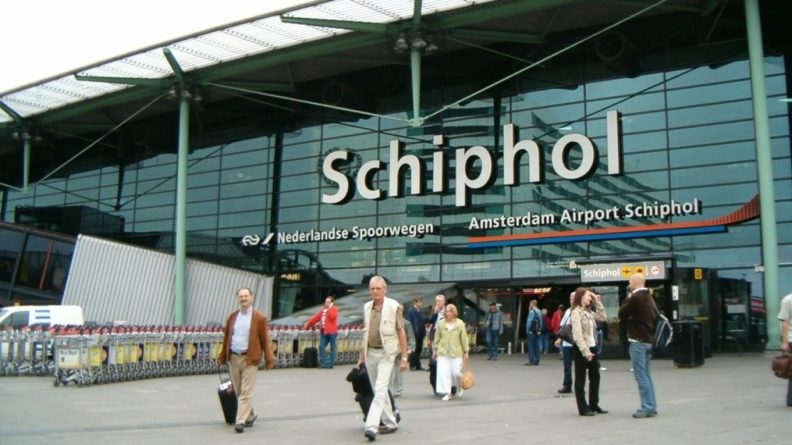 Происшествия: Два пассажирских самолета столкнулись в аэропорту Амстердама