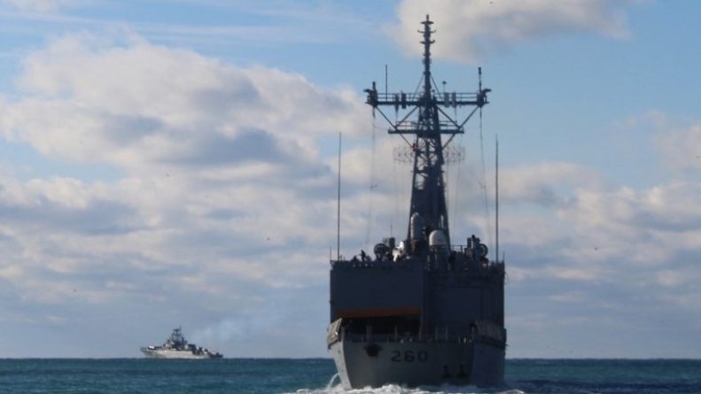 Общество: Черноморский флот держит под контролем учения НАТО в Черном море