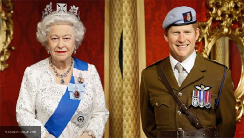 Общество: Елизавета II отговорила принца Гарри от ухода из королевской семьи