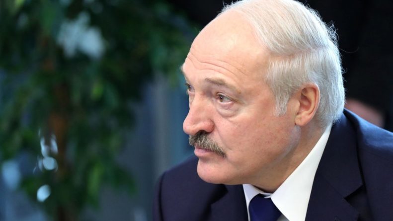 Общество: Лукашенко приедет в Житомир по приглашению Зеленского