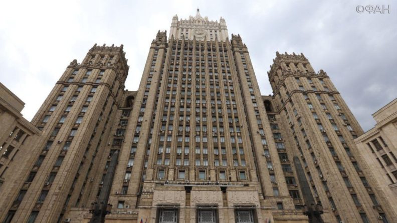Общество: МИД РФ вызвал советника посольства США из-за «визовой войны»