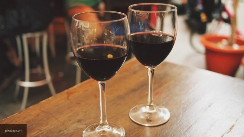 Без рубрики: Бокал вина помог обнаружить у жительницы Британии рак легкого