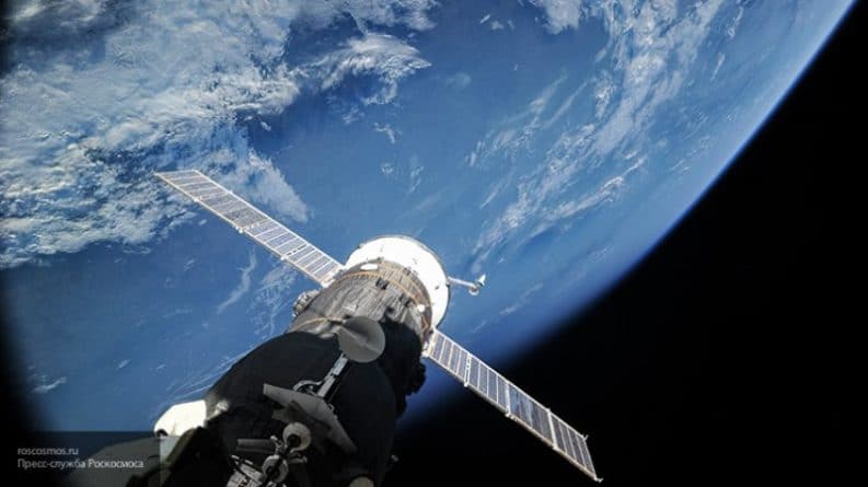 Общество: Британец с Земли запечатлел стыковку космического корабля "Союз МС-13" с МКС