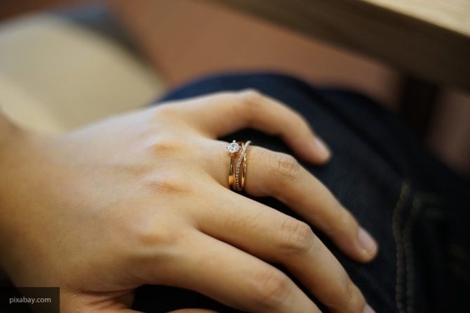 Общество: Жительница Великобритании намеревается выйти замуж за старый канделябр